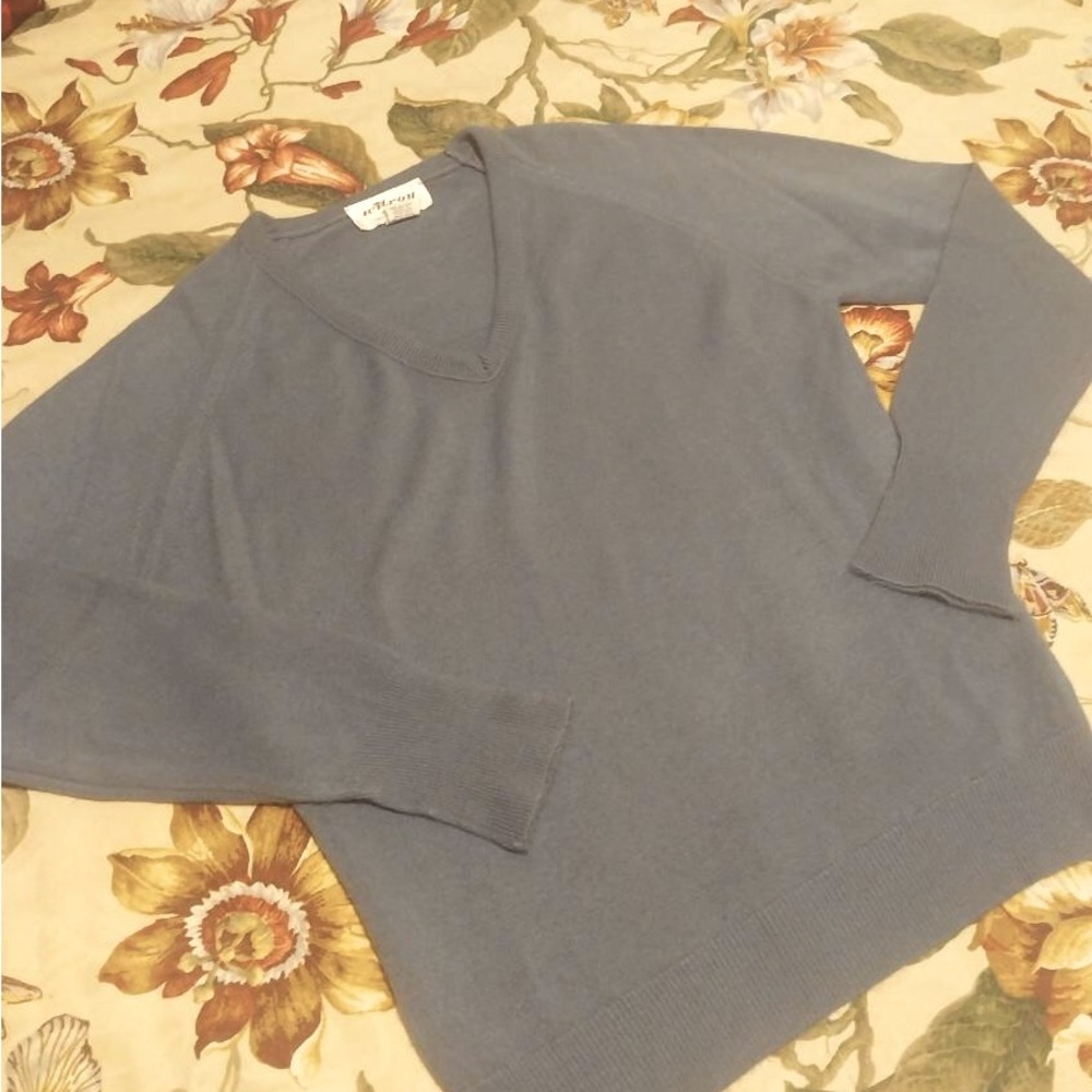 Vintage 70s 80s v neck fluffy periwinkle sweater